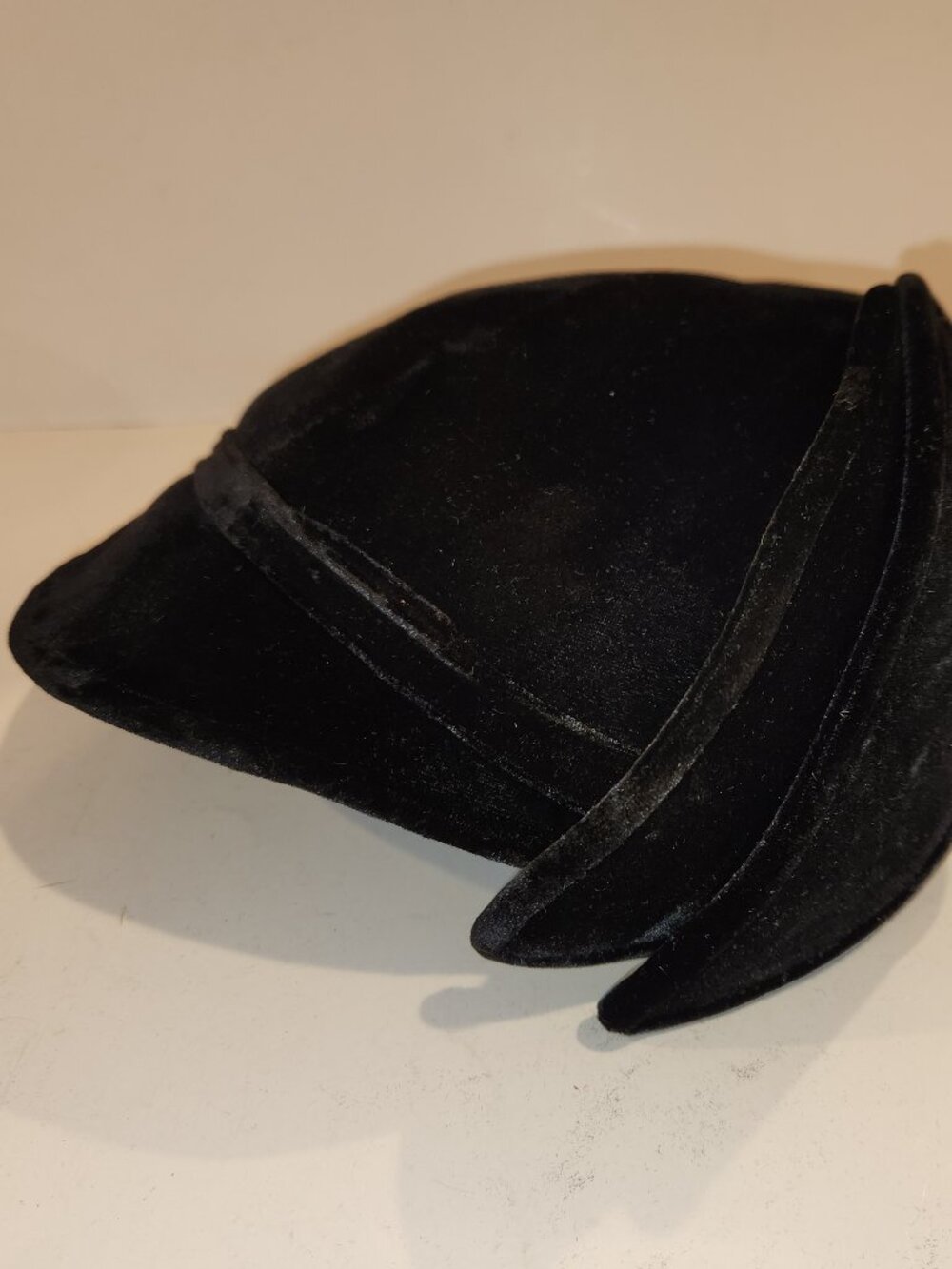 Vintage Black Velvet Hat *READ*